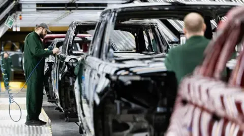 JLR Vendor Network Workers Allegedly Instructed to Register for Universal Credit, Union Claims