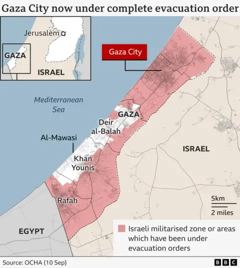 Countless Gaza Residents Evacuate as Military Troops Push Further into the City
