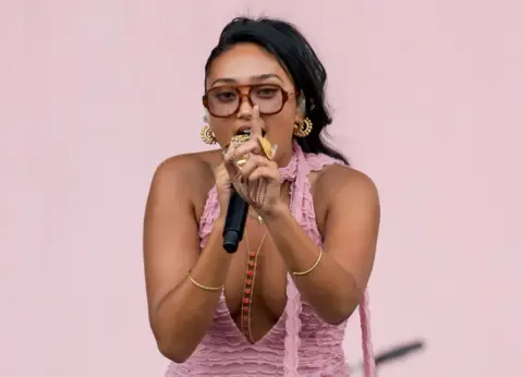 The singer-songwriter Embracing Flawless Standards – Her Music Grows Stronger for It