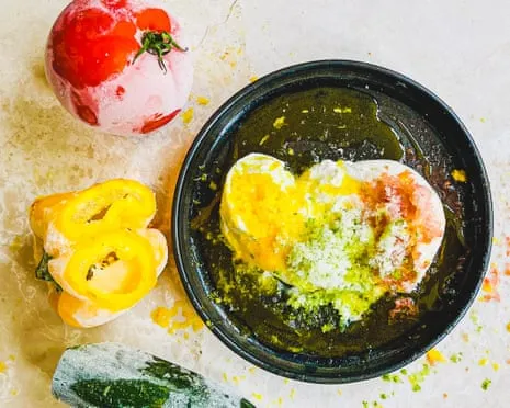 How to Convert Leftover Vegetables and Fruits into a Icy Garnish – Instructions