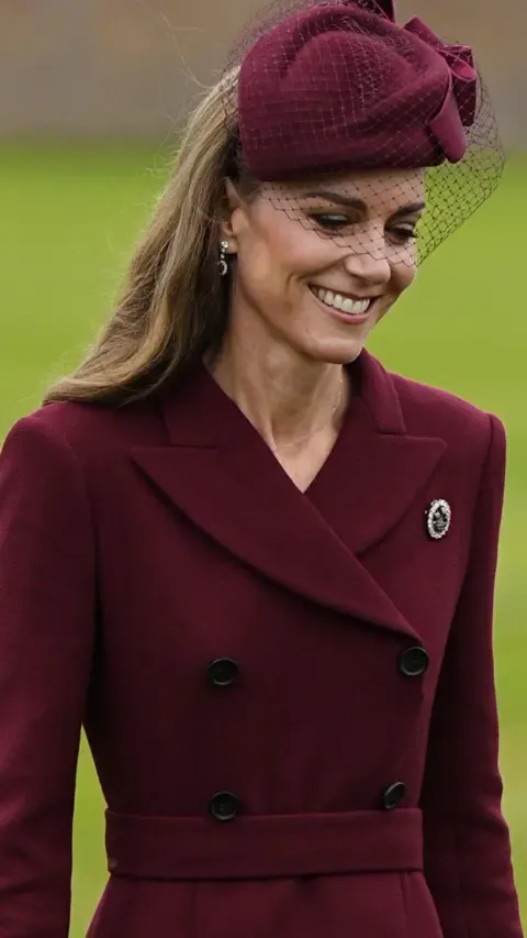 The First Lady’s Headpiece, Catherine’s Plumed Pin and Additional Remarkable Looks So Far